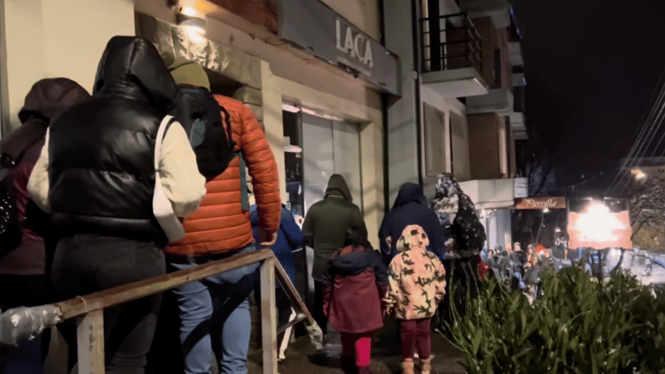el-boliche-del-alberto-lotado-1 7 Erros que Cometi em Bariloche | Não Faça Isso! ❌